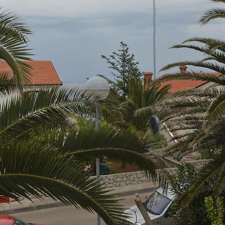 Apartment With Garden - Ana 1 Mali Losinj Luaran gambar