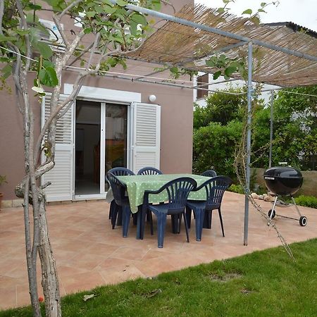 Apartment With Garden - Ana 1 Mali Losinj Luaran gambar