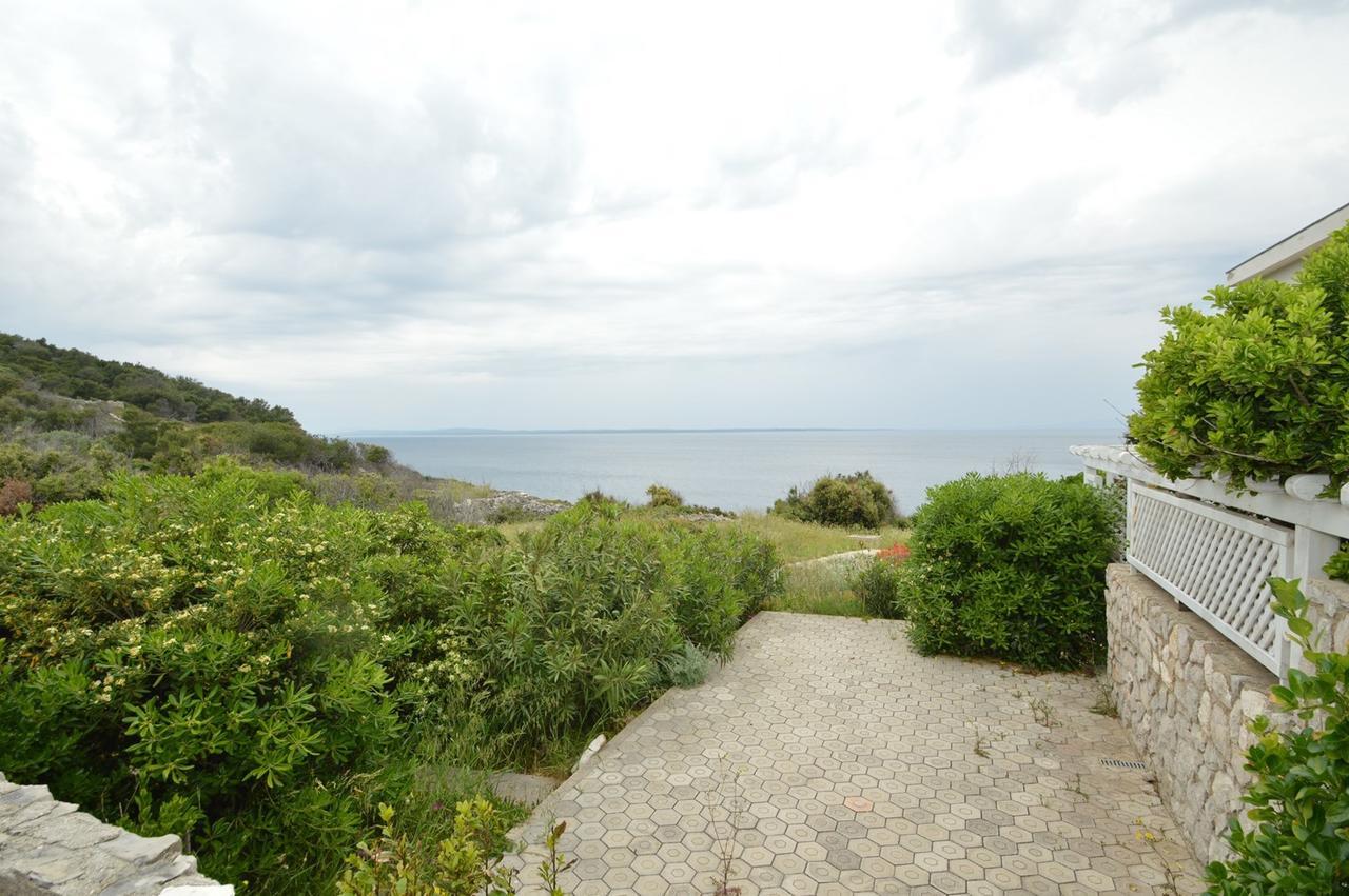Apartment With Garden - Ana 1 Mali Losinj Luaran gambar