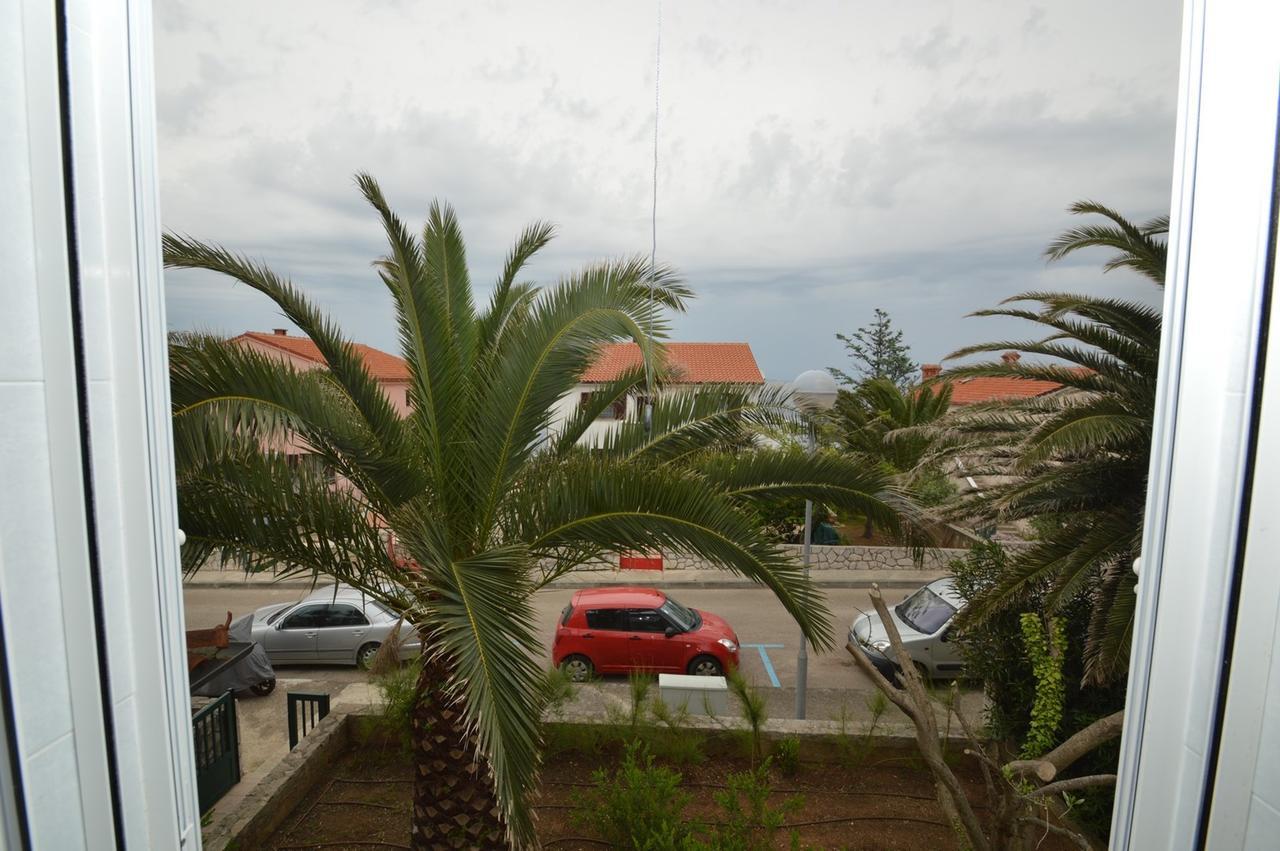 Apartment With Garden - Ana 1 Mali Losinj Luaran gambar