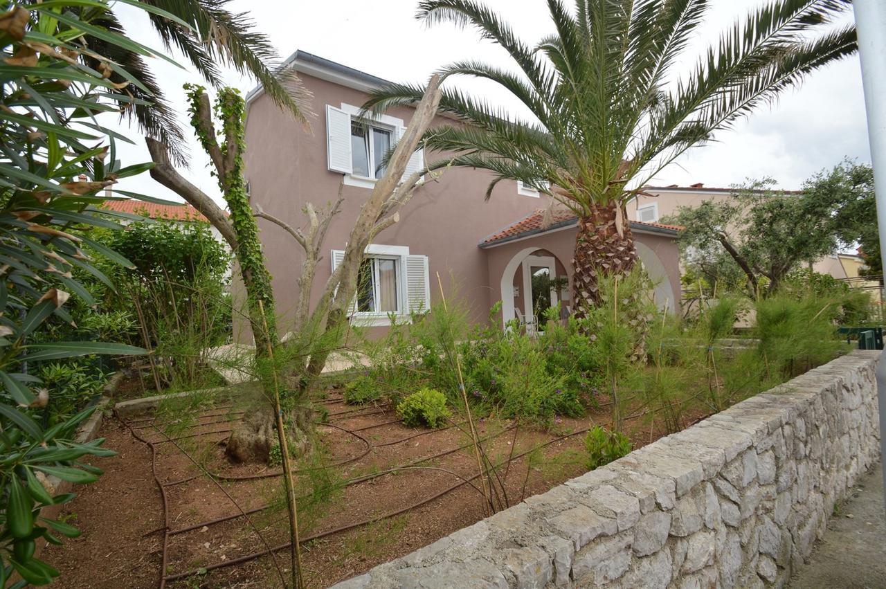 Apartment With Garden - Ana 1 Mali Losinj Luaran gambar
