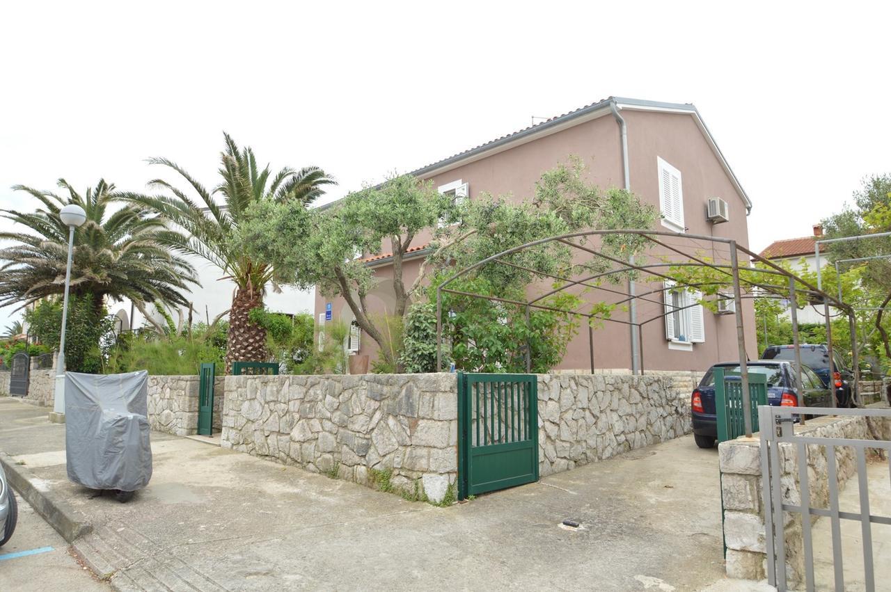 Apartment With Garden - Ana 1 Mali Losinj Luaran gambar