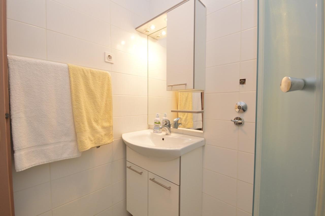Apartment With Garden - Ana 1 Mali Losinj Luaran gambar